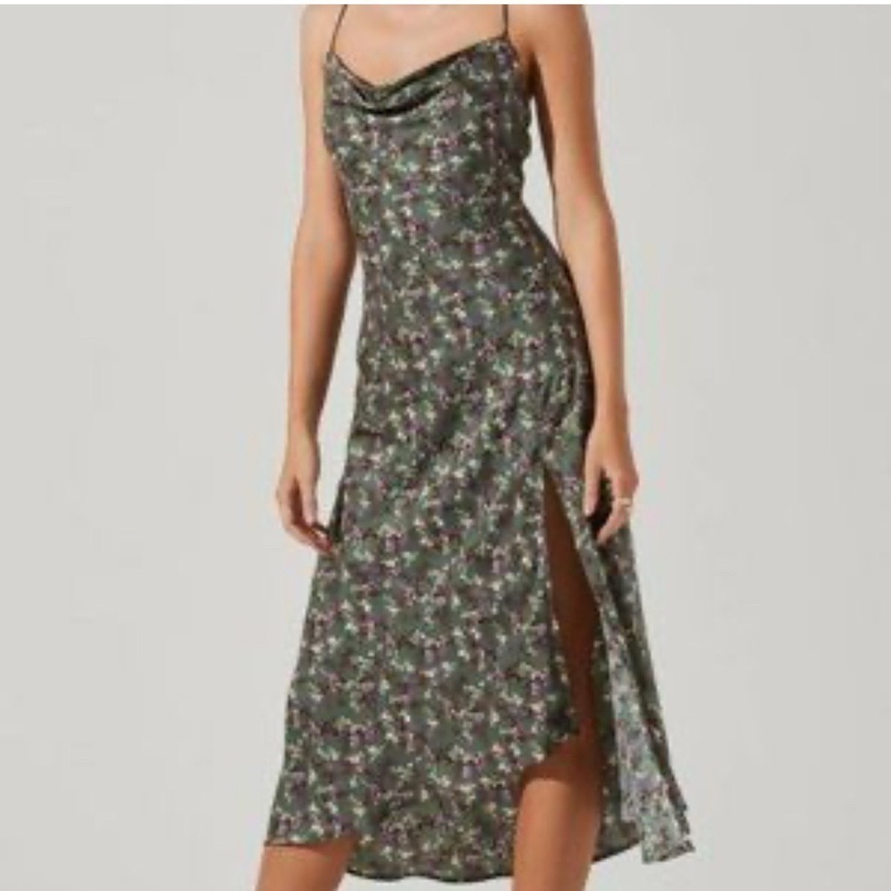 ASTR The Label Floral Slip Dress Olive Green  Cowl‎ Neck Criss Cross Back…